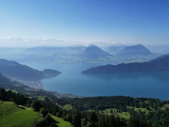 Stabil geführt. Digital positioniert.