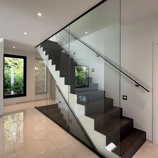 Eleganz im Detail – Glänzende Akzente im modernen Wohnraum