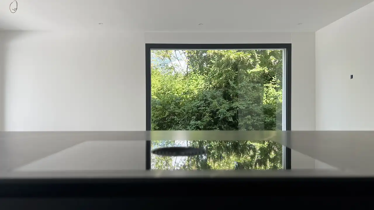 Eleganz im Detail – Glänzende Akzente im modernen Wohnraum