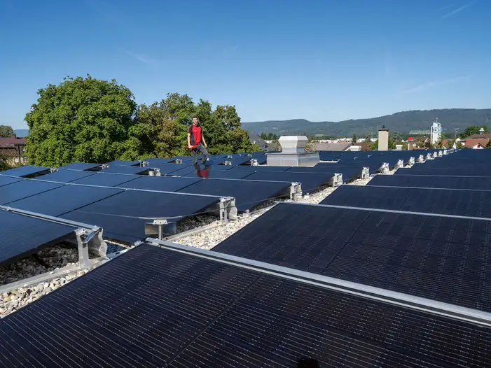 Spannung für die Marke