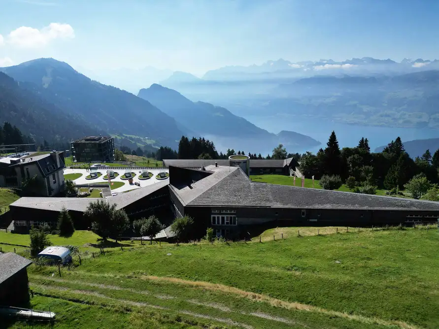 Immo-Suisse-Holding AG